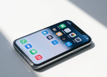 how to organize your phone screen